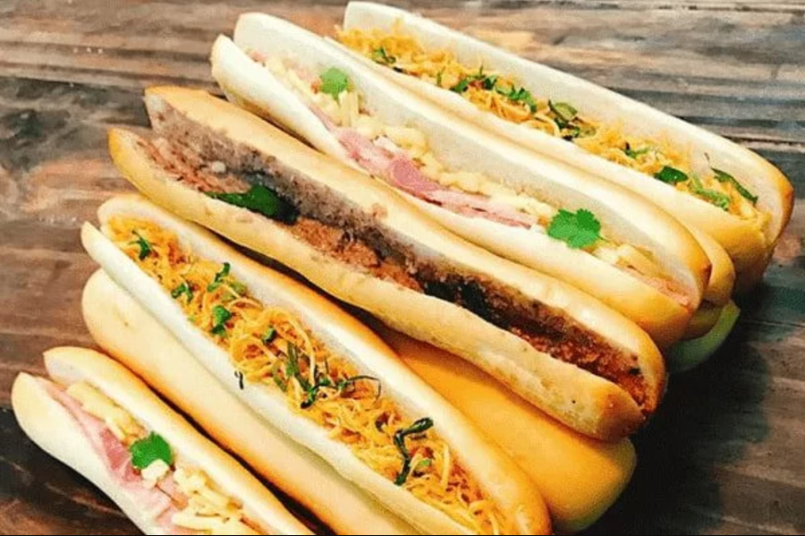 Quán Bánh Mì Cay Nổi Tiếng